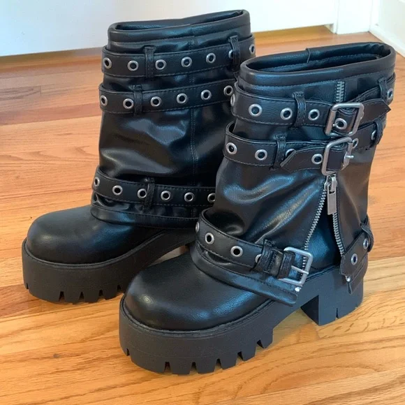 靴 dollskill darker wavs boots Darker Wavs Leather Buckle Combat Boots - Black – Dolls Kill